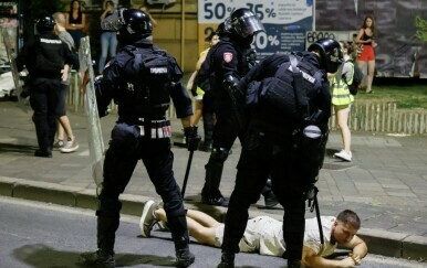 Novi val prosvjeda u Srbiji, ima ozlijeđenih prosvjednika i policajaca