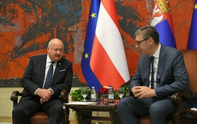 Vučić šokirao austrijskog kancelara, morao ga smirivati: "Moraš istrpjeti. To je sloboda medija"