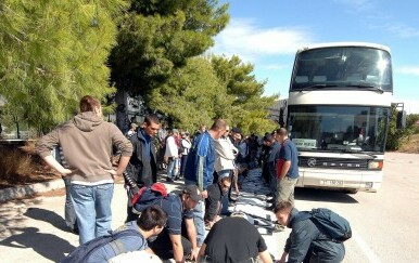 Kolona autobusa izazvala zbrku u Crnoj Gori: Mislili da stižu vatrogasci, a zapravo - Torcida