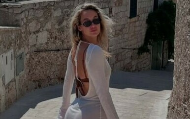 Lena Medar pokazala odličnu figuru u crnom badiću