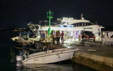 Gliser se zabio u rivu