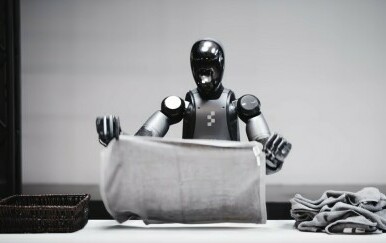 VIDEO Na udaru i kućanski poslovi: Ovaj robot želi preuzeti i slaganje rublja