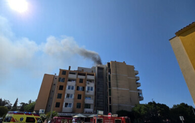Požar stana u zgradi u Rovinju - 3