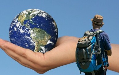 Globus u ruci i svjetski putnik