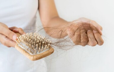 Kako očistiti četku punu kose? Ovaj trik uklanja sve dlake u minuti