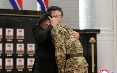 Kim Jong Un odlikovao vojnike - 10