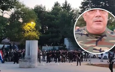 Prekinut festival u Benkovcu: veterani i navijači marširali uz ustaške povike, napadnuta novinarka