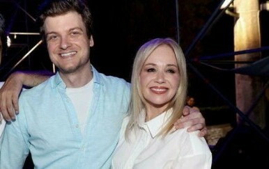 Jelena Rozga snimljena na Bolu s Ivanom Huljićem