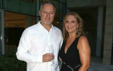 Thompson sa suprugom - 2