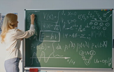 Sve je teže doći do nastavnika matematike, fizike i kemije