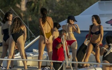 Selena Gomez navodno je imala djevojačku u Meksiku na luksuznoj jahti