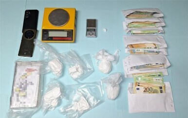 Droga i novac pronađeni kod dilera