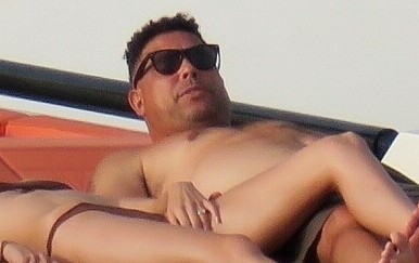 Ronaldo Luis Nazario de Lima sa suprugom Celine Locks na odmoru