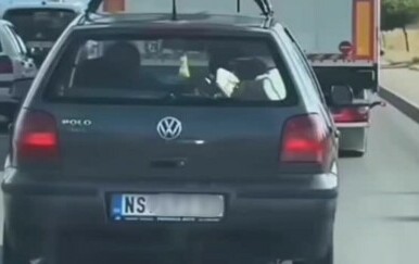 Automobil iz Srbije prenosi neobičan teret koji je oduševio društvene mreže