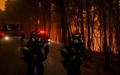 Grčka: Požari prijete priobalnom ljetovalištu blizu Atene