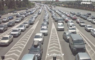 Udarni vikend na cestama: Vozi se u kolonama, na granicama višesatna čekanja