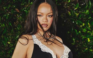 Rihanna u izazovnom donjem rublju zapalila Instagram, obožavatelji ne prestaju lajkati nove fotografije