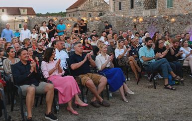 Vile, more i radni sastanci: Kako hrvatski političari provode godišnji odmor