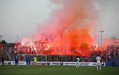 Pogledajte kako je Torcida ispratila igrače Hajduka nakon poraza u Varaždinu