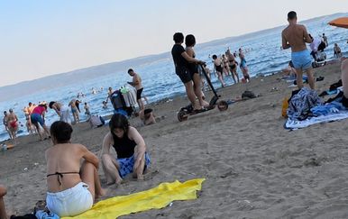 Provozali se Bačvicama na romobilu, ali čini se da vožnja nije dugo trajala…