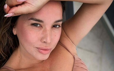 Nives Celzijus skinula kratku haljinu i zapalila Instagram u mini badiću