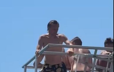 Modrić zaboravio na nogometne obveze i skočio u more, snimka se brzo proširila mrežama