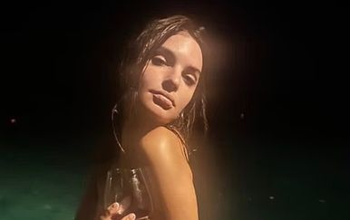 Emily Ratajkowski objavila fotografiju na kojoj je potpuno gola