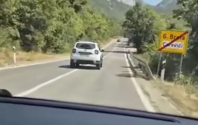 "Ne bi me čudilo da netko namlati takvog manijaka": Ponašanje turista na cesti zgrozilo vozače
