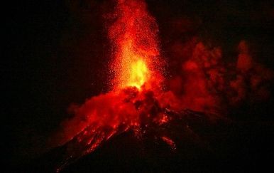 Najviši stupanj uzbune: Vulkan Fuego erumpirao punom snagom, tisuće ljudi bježe iz domova