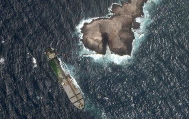 Nasukani tanker postao nova ekološka prijetnja: Naftna mrlja se proširila na 150 km²