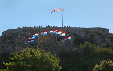 Trenutak koji je označio kraj rata: Ovako je hrvatska zastava podignuta na Kninskoj tvrđavi
