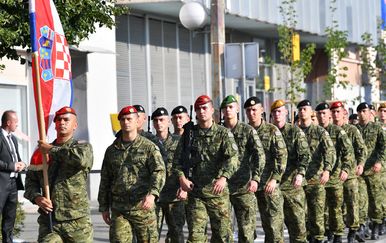 Počela velika proslava u Kninu, tamo su i Plenković i Milanović: Pogledajte tko je još došao