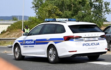 Kod Vinkovaca smrtno stradala osoba u prometnoj nesreći