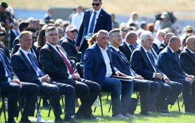 Nisu se ni rukovali: Evo koga su smjestili između Milanovića i Plenkovića u Kninu