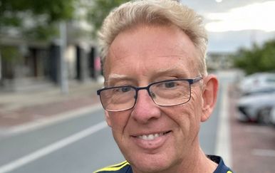 Australski političar Mark Parton dopisivao se tijekom sjednice odbora