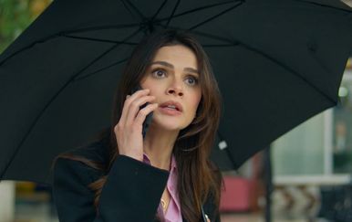 Daleki grad: Jako je ljuta jer se miješa u njezine stvari