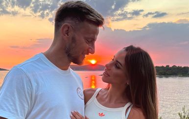 Ivan Rakitić i Raquel Mauri objavili fotografije uz zalazak sunca