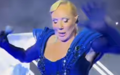 Lepa Brena pala na koncertu u Budvi