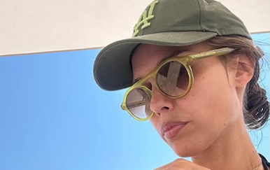 Franka Batelić s djecom na plaži