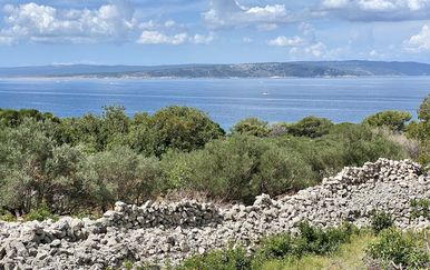 Prodaje se građevinsko zemljište na Krku u blizini plaže i s pogledom kakav svi žele