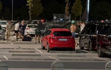 VIDEO Bad Blue Boysi dočekali Torcidu na aerodromu, izbila velika masovna tučnjava