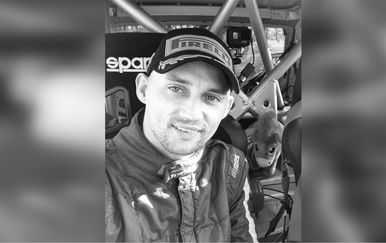 U teškoj nesreći poginuo vatrogasac i motociklst