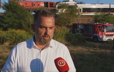 Očevid teške željezničke nesreće traje, a sumnja se da je teretni vlak prošao kroz crveno