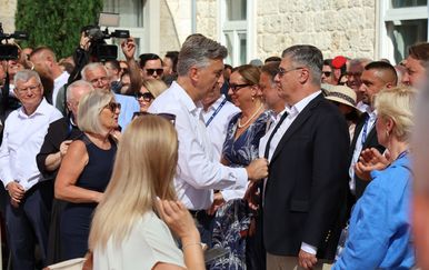 Državni vrh stigao na Sinjsku alku