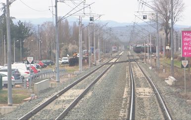 Teretni vlak prošao kroz crveno kod Rijeke, strojovođi slijedi otkaz