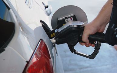Od ponoći jeftinije gorivo