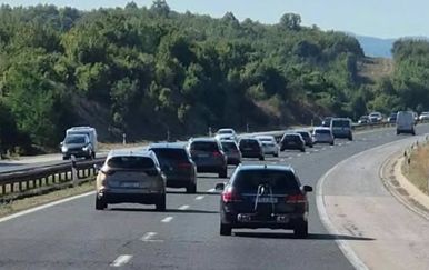 "Kolona debila": Je li ovo glavni povod gužvama na autocestama?