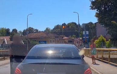 "Primjer broj jedan zašto je dobro imati suzavac u autu": Pogledajte reakciju na prekršaj u prometu