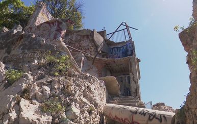 Rijeka: Napušteni objekti i stijene postaju opasna mjesta za skakanje u more