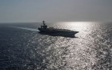 Zbog loših uvjeta i produljenog razmještanja, mornari USS Abraham Lincolna skaču s broda